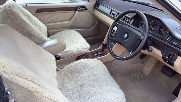 1989-Mercedes-Benz-E-Class-300-CE-Coupe-Auto image:17