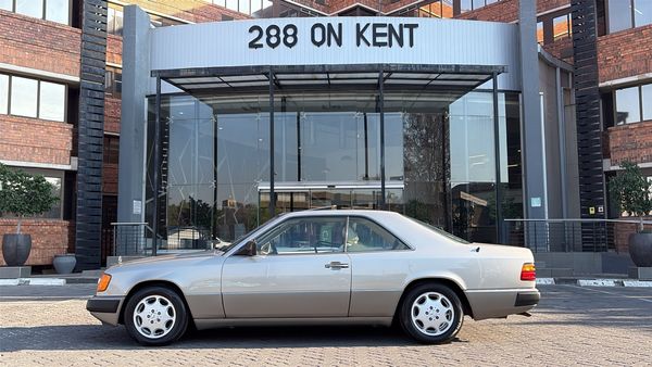 1989-Mercedes-Benz-E-Class-300-CE-Coupe-Auto image:4
