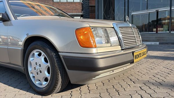 1989-Mercedes-Benz-E-Class-300-CE-Coupe-Auto image:7