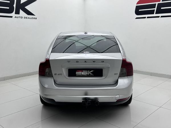 2011-Volvo-S40-20i image:3