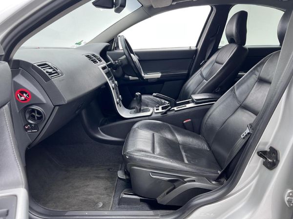 2011-Volvo-S40-20i image:4