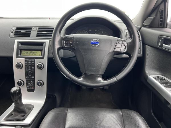 2011-Volvo-S40-20i image:6
