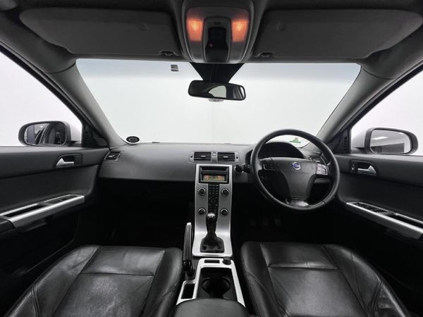 2011-Volvo-S40-20i image:8