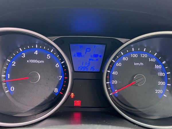 2012-Hyundai-ix35-20-GLS-Executive image:7