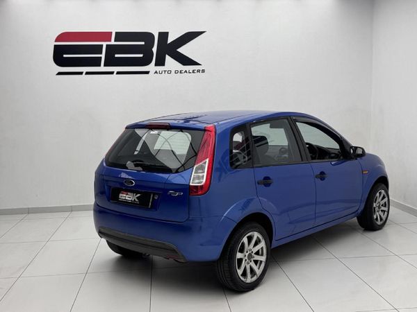 2014-Ford-Figo-14-Ambiente image:5