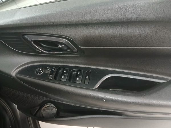 2021-Hyundai-i20-14-Fluid image:4