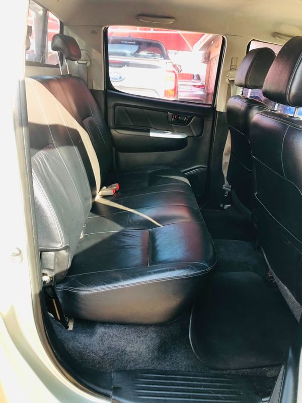 2016-Toyota-Hilux-30-D-4D-Legend-45-Raised-Body-Auto-Double-Cab image:9