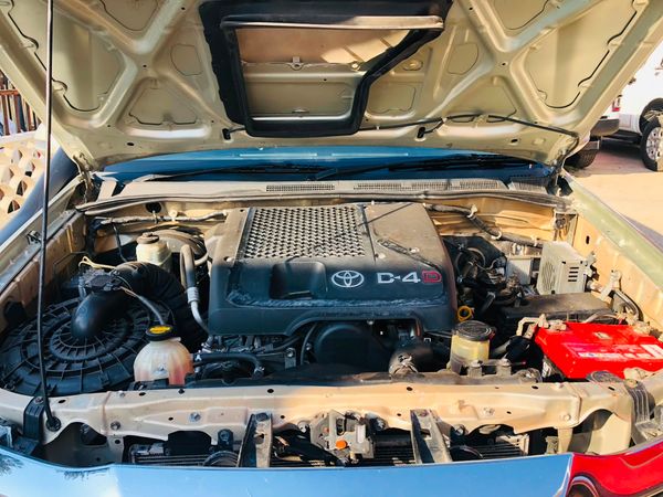 2016-Toyota-Hilux-30-D-4D-Legend-45-Raised-Body-Auto-Double-Cab image:11