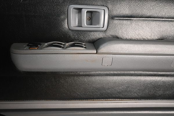 2015-Toyota-Land-Cruiser-79-45-D-Double-Cab image:14