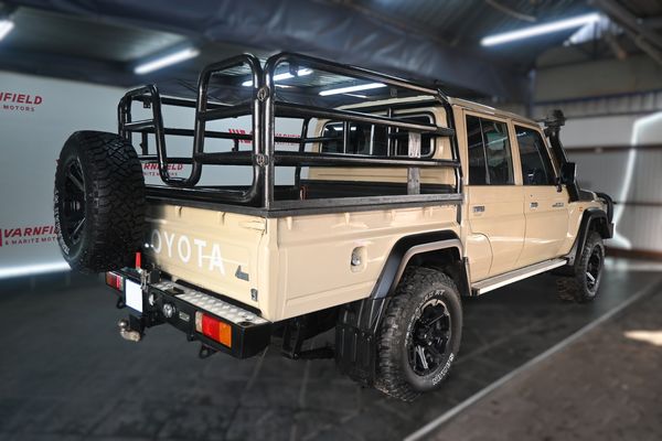 2015-Toyota-Land-Cruiser-79-45-D-Double-Cab image:3