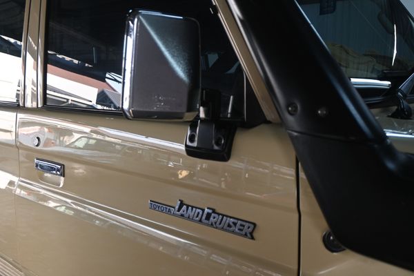 2015-Toyota-Land-Cruiser-79-45-D-Double-Cab image:7