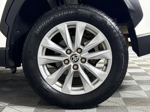 2024-Toyota-Corolla-Cross-18-XI image:6
