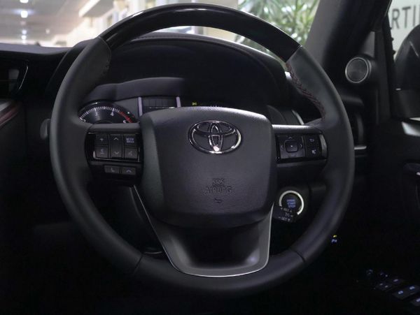2025-Toyota-Fortuner-28-GD-6-4x4-Auto image:25