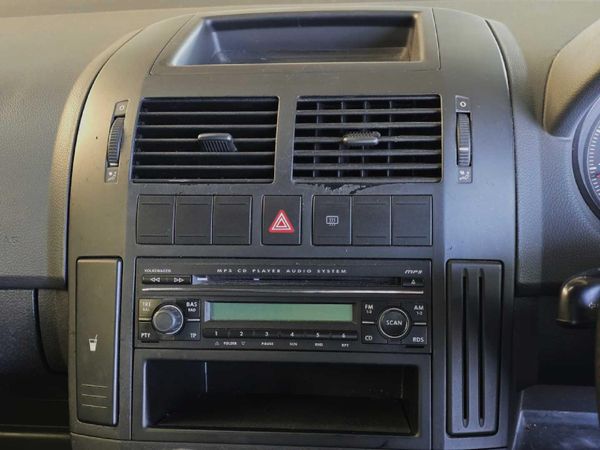 2008-Volkswagen-Polo-16-Trendline image:10
