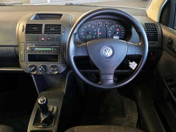 2008-Volkswagen-Polo-16-Trendline image:11