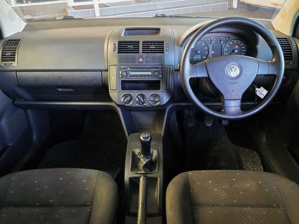 2008-Volkswagen-Polo-16-Trendline image:16