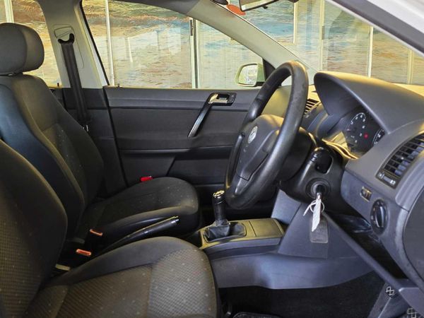 2008-Volkswagen-Polo-16-Trendline image:8