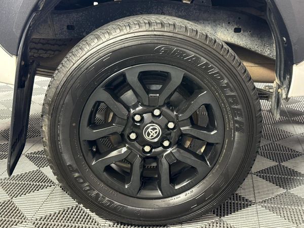 2021-Toyota-Hilux-28-GD-6-Raised-Body-Legend-Auto-Extended-Cab image:5