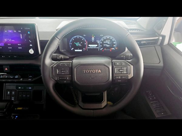 2026-Toyota-Hilux-28-GD-6-RB-Legend-Auto-Double-Cab-Mhev image:7