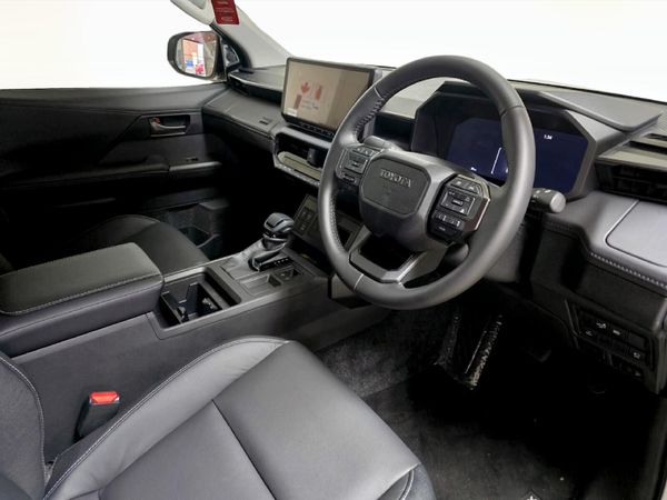 2026-Toyota-Hilux-28-GD-6-RB-Legend-Auto-Double-Cab-Mhev image:4