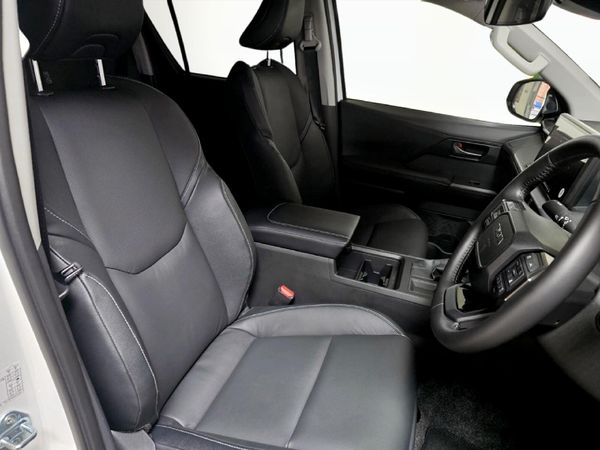 2026-Toyota-Hilux-28-GD-6-RB-Legend-Auto-Double-Cab-Mhev image:5