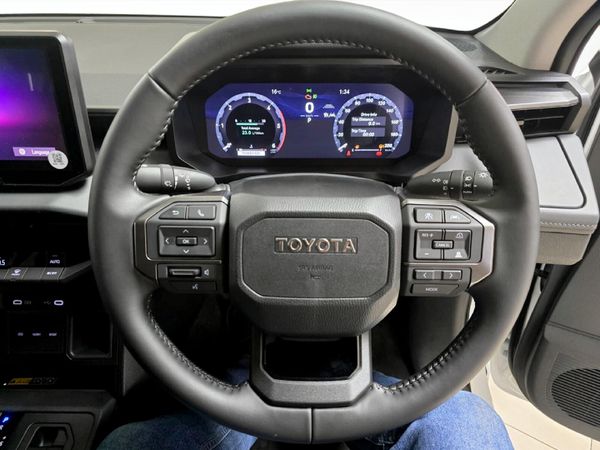 2026-Toyota-Hilux-28-GD-6-RB-Legend-Auto-Double-Cab-Mhev image:8