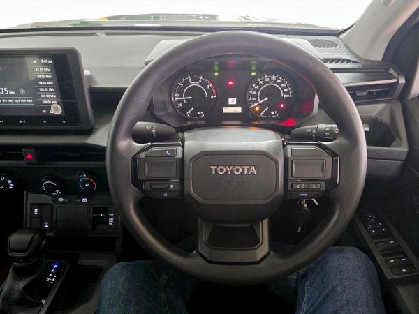 2026-Toyota-Hilux-28-GD-6-RB-SRX-4x4-Auto-Double-Cab image:3