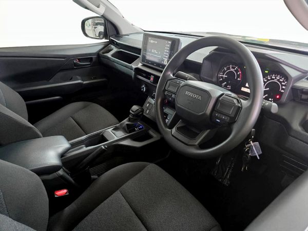 2026-Toyota-Hilux-28-GD-6-RB-SRX-4x4-Auto-Double-Cab image:4