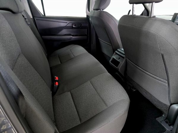 2026-Toyota-Hilux-28-GD-6-RB-SRX-4x4-Auto-Double-Cab image:6