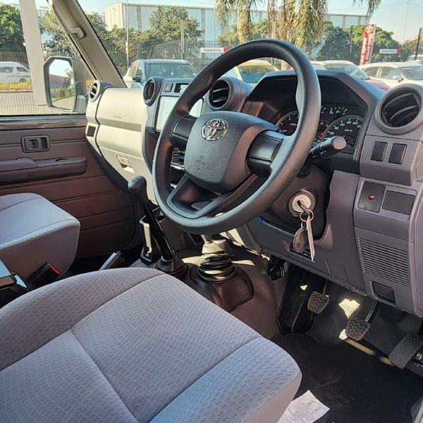 2026-Toyota-Land-Cruiser-79-42-D-Double-Cab image:9