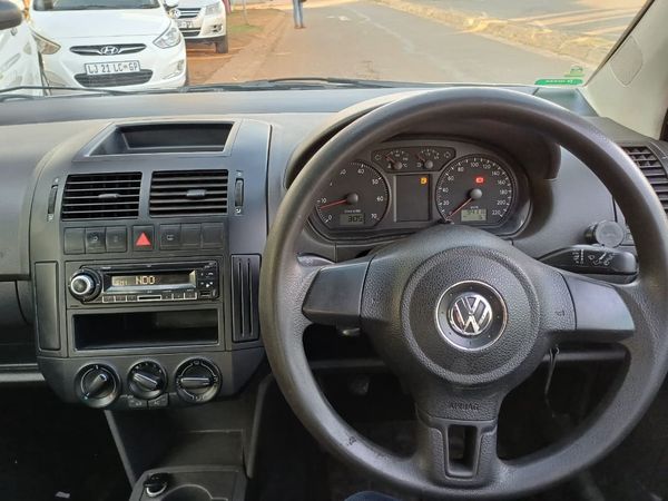 2015-Volkswagen-Polo-Vivo-GP-14-Trendline-5-dr image:11