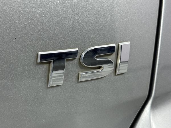 2017-Volkswagen-Golf-VII-10-TSI-Trendline image:11