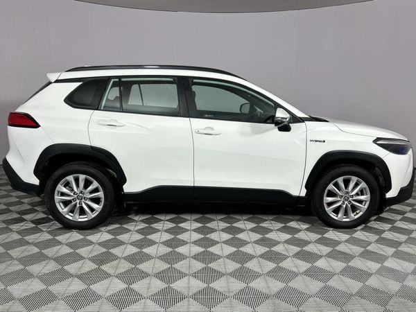 2024-Toyota-Corolla-Cross-18-XS-Hybrid image:17