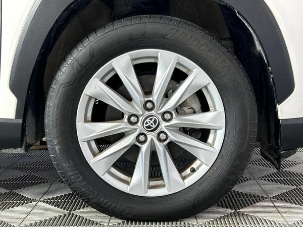 2024-Toyota-Corolla-Cross-18-XS-Hybrid image:5