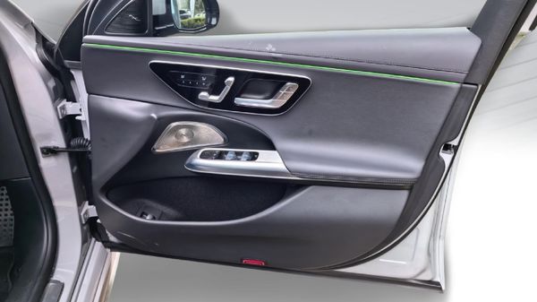 2026-Mercedes-Benz-E-Class-E220d-Avantgarde image:19
