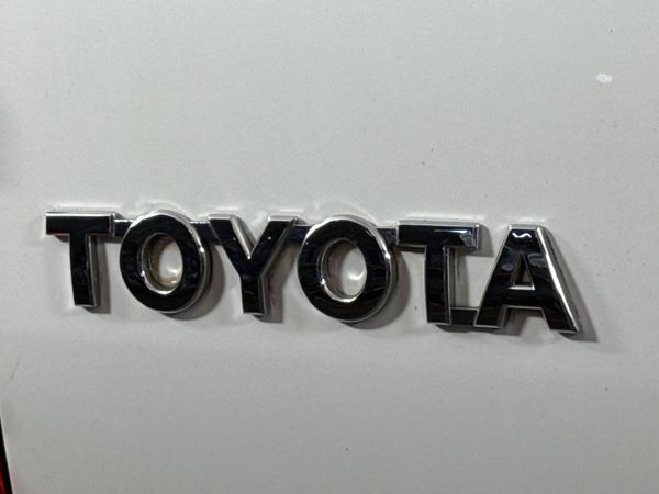 2022-Toyota-Hilux-28-GD-6-Raised-Body-Legend-Auto-Double-Cab image:10