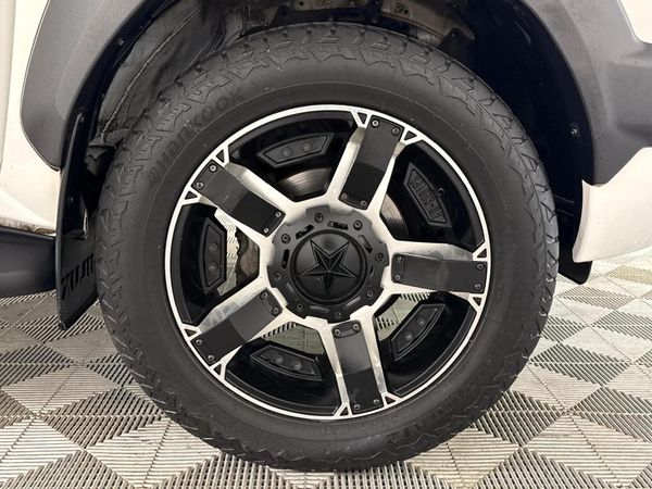 2022-Toyota-Hilux-28-GD-6-Raised-Body-Legend-Auto-Double-Cab image:5