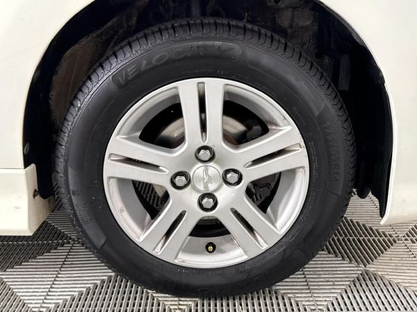 2006-Daihatsu-Sirion-13i-Sport-Auto image:5