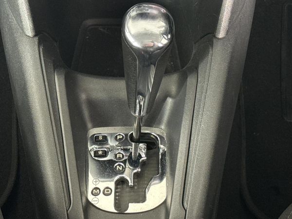 2014-Peugeot-208-16-VTi-Allure-Auto-5-dr image:10