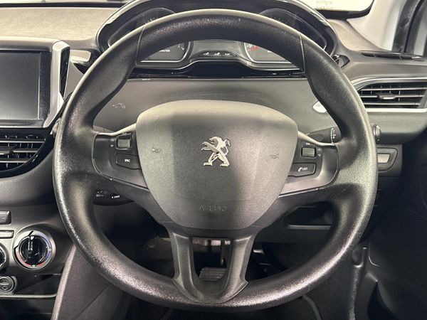 2014-Peugeot-208-16-VTi-Allure-Auto-5-dr image:11