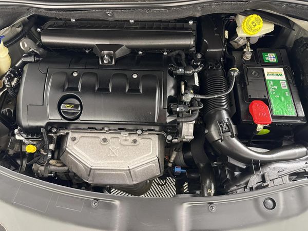 2014-Peugeot-208-16-VTi-Allure-Auto-5-dr image:12