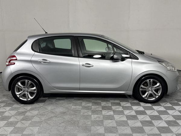 2014-Peugeot-208-16-VTi-Allure-Auto-5-dr image:16
