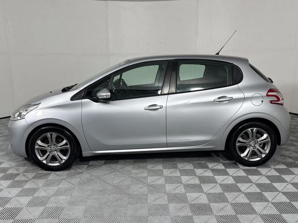 2014-Peugeot-208-16-VTi-Allure-Auto-5-dr image:18