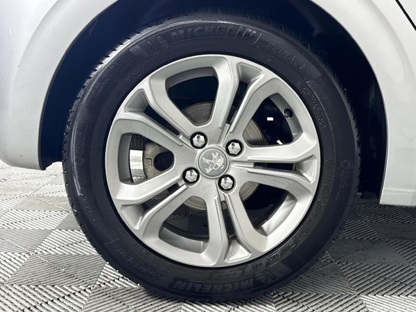 2014-Peugeot-208-16-VTi-Allure-Auto-5-dr image:7