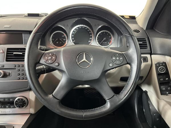 2010-Mercedes-Benz-C-Class-C-200-CGI-BE-Avantgarde-Auto image:10