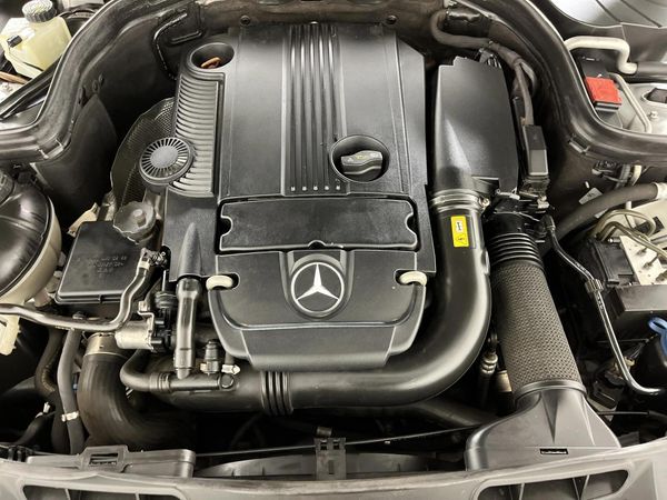 2010-Mercedes-Benz-C-Class-C-200-CGI-BE-Avantgarde-Auto image:11