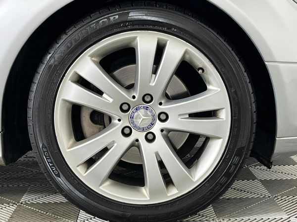 2010-Mercedes-Benz-C-Class-C-200-CGI-BE-Avantgarde-Auto image:4