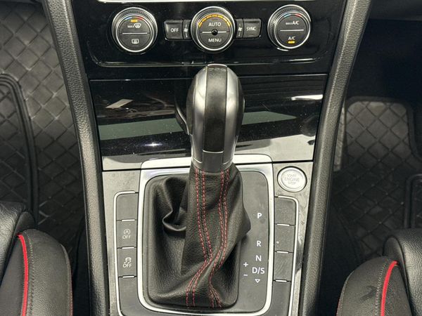 2017-Volkswagen-Golf-VII-GTI-20-TSI-Auto image:10