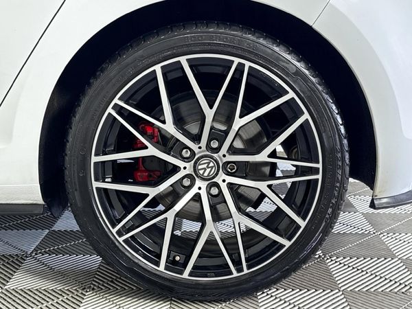 2017-Volkswagen-Golf-VII-GTI-20-TSI-Auto image:6