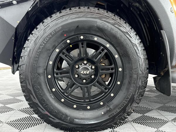 2017-Nissan-Navara-23D-SE-4x4-Double-Cab image:4